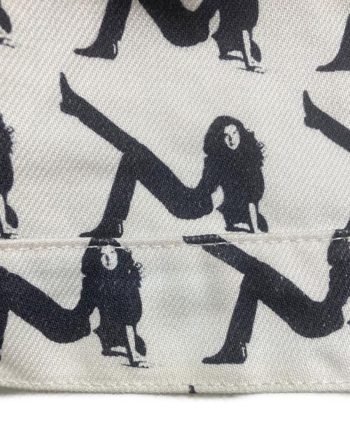 Calvin Klein Jeans（カルバンクラインジーンズ）Calvin Klein Jeans (カルバンクラインジーンズ) Allover Icon Printed Trucker Jacket/デニムジャケット ホワイト×ネイビー サイズ:SIZE XLの古着・服飾アイテム