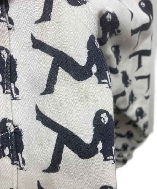 Calvin Klein Jeans（カルバンクラインジーンズ）Calvin Klein Jeans (カルバンクラインジーンズ) Allover Icon Printed Trucker Jacket/デニムジャケット ホワイト×ネイビー サイズ:SIZE XLの古着・服飾アイテム