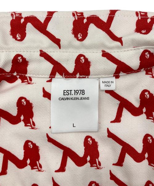 Calvin Klein Jeans（カルバンクラインジーンズ）Calvin Klein Jeans (カルバンクラインジーンズ) Allover Icon Printed Trucker Jacket/デニムジャケット ホワイト×レッド サイズ:SIZE Lの古着・服飾アイテム
