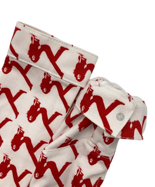 Calvin Klein Jeans（カルバンクラインジーンズ）Calvin Klein Jeans (カルバンクラインジーンズ) Allover Icon Printed Trucker Jacket/デニムジャケット ホワイト×レッド サイズ:SIZE Lの古着・服飾アイテム