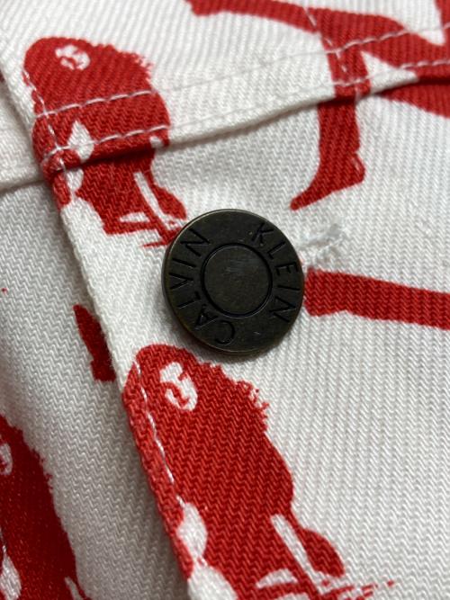 Calvin Klein Jeans（カルバンクラインジーンズ）Calvin Klein Jeans (カルバンクラインジーンズ) Allover Icon Printed Trucker Jacket/デニムジャケット ホワイト×レッド サイズ:SIZE Lの古着・服飾アイテム