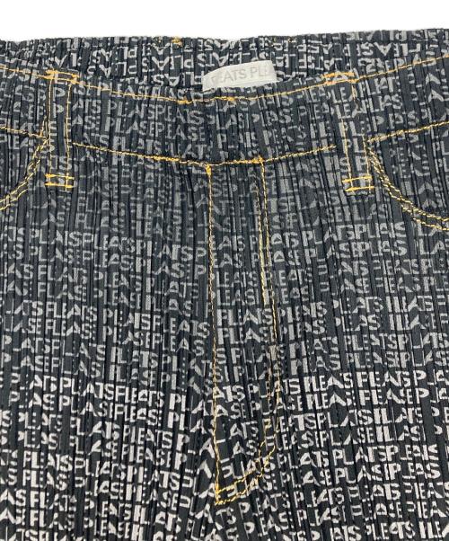 PLEATS PLEASE（プリーツプリーズ）PLEATS PLEASE (プリーツプリーズ) ロゴデニム転写プリーツパンツ ブラック サイズ:SIZE3の古着・服飾アイテム