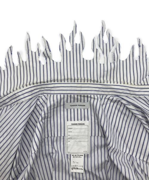 TENDER PERSON（テンダ―パーソン）TENDER PERSON (テンダ―パーソン) FLAME COLLAR STRIPE SHIRT ホワイト サイズ:SIZE4の古着・服飾アイテム