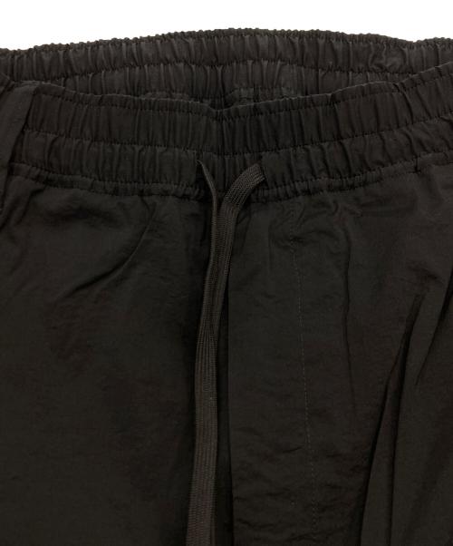 WHITE MOUNTAINEERING（ホワイトマウンテ二アニング）WHITE MOUNTAINEERING (ホワイトマウンテ二アニング) WIDE CARGO JOGGER PANTS ブラック サイズ:SIZE 0の古着・服飾アイテム