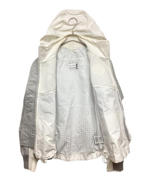 NIKE（ナイキ）NIKE (ナイキ) sacai (サカイ) LAYERED JKT ホワイト サイズ:SIZE Sの古着・服飾アイテム