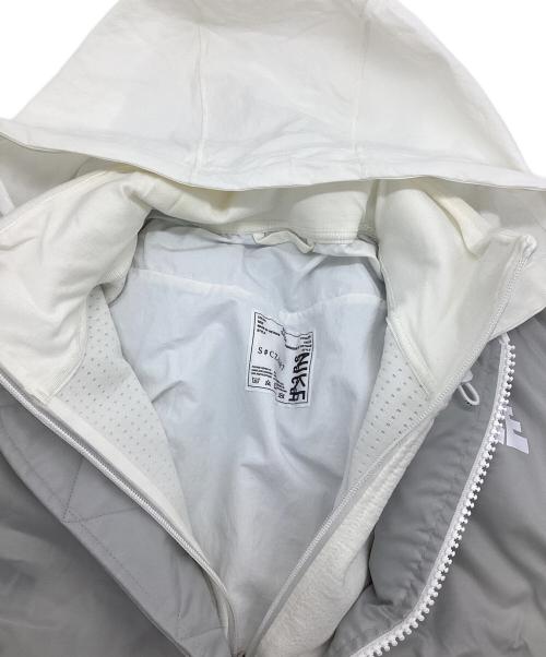 NIKE（ナイキ）NIKE (ナイキ) sacai (サカイ) LAYERED JKT ホワイト サイズ:SIZE Sの古着・服飾アイテム