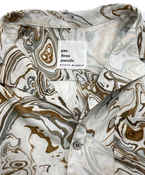 PAS DEUX PAREILS（パドゥパレイユ）PAS DEUX PAREILS (パドゥパレイユ) WHITE MARBLE オープンカラーシャツ アイボリー サイズ:SIZE 3の古着・服飾アイテム