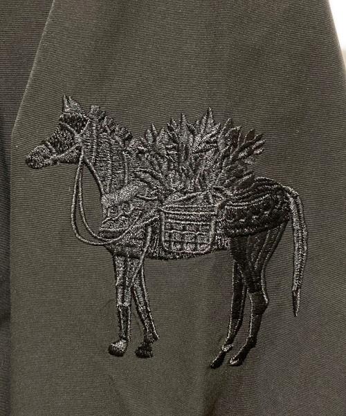 SUM1 STYLE（スミスタイル）SUM1 STYLE (スミスタイル) 馬刺しゅうスプリングコート ブラック サイズ:SIZE F 未使用品の古着・服飾アイテム