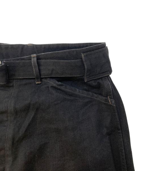 COMOLI（コモリ）COMOLI (コモリ) ブラックデニムベルテッドパンツ ブラック サイズ:SIZE3の古着・服飾アイテム