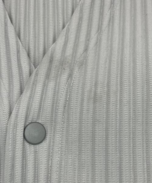 HOMME PLISSE ISSEY MIYAKE（オム プリッセ イッセイ ミヤケ）HOMME PLISSE ISSEY MIYAKE (オム プリッセ イッセイ ミヤケ) BASICSプリーツカーディガン グレー サイズ:SIZE 2の古着・服飾アイテム