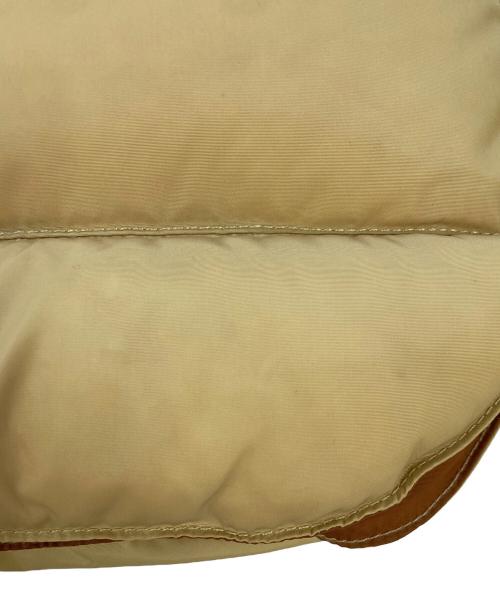 RockyMountainFeatherBed（ロッキーマウンテンフェザーベッド）RockyMountainFeatherBed (ロッキーマウンテンフェザーベッド) Christy Vest/ダウンベスト　450-452-20 ベージュ×ブラウン サイズ:SIZE38の古着・服飾アイテム