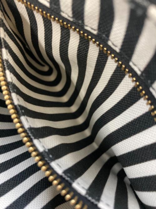 PRADA（プラダ）PRADA (プラダ) カナパ ロゴキャンバスコスメポーチ ブラック サイズ:実寸サイズをご参照下さい。の古着・服飾アイテム