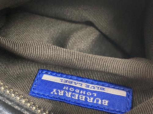BURBERRY BLUE LABEL（バーバリー ブルー レーベル）BURBERRY BLUE LABEL (バーバリー ブルー レーベル) ポーチ付リングディテールハンドバッグ ブラック サイズ:実寸サイズをご参照下さい。の古着・服飾アイテム