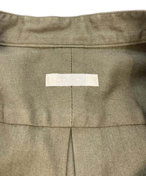 COMOLI（コモリ）COMOLI (コモリ) バンドカラー プルオーバーカーゴシャツ カーキ サイズ:SIZE3の古着・服飾アイテム