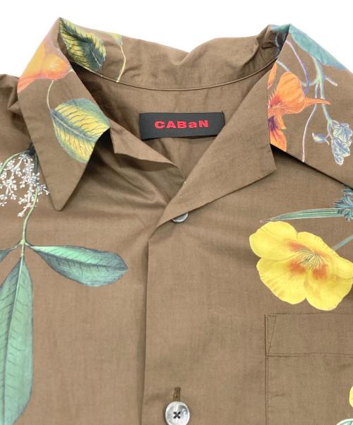 CABAN（キャバン）CABAN (キャバン) Green Showerプリント ハーフスリーブシャツ ブラウン サイズ:SIZE Sの古着・服飾アイテム