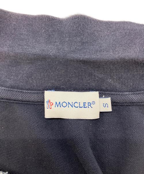 MONCLER（モンクレール）MONCLER (モンクレール) ポロシャツ ホワイト×ネイビー サイズ:SIZE Sの古着・服飾アイテム