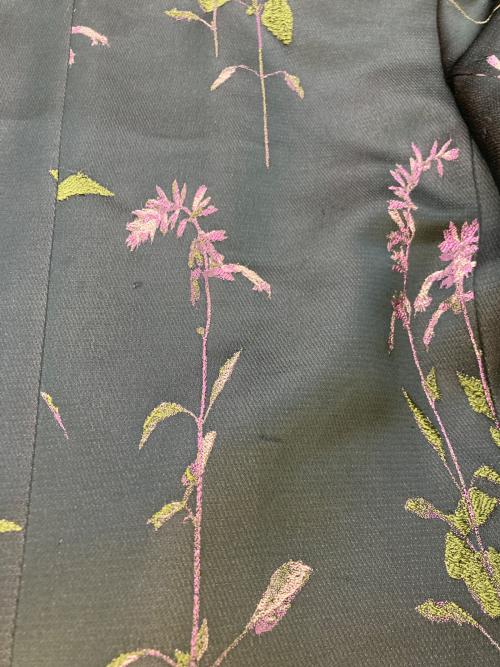 DRIES VAN NOTEN（ドリスヴァンノッテン）DRIES VAN NOTEN (ドリスヴァンノッテン) 刺繍テーラードジャケット ブラック×パープル サイズ:SIZE34の古着・服飾アイテム