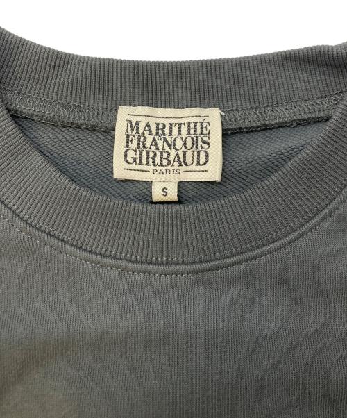 MARITHE+FRANCOIS GIRBAUD（マリテフランソワジルボー）MARITHE+FRANCOIS GIRBAUD (マリテフランソワジルボー) ロゴスウェット グレー サイズ:SIZE S 未使用品の古着・服飾アイテム
