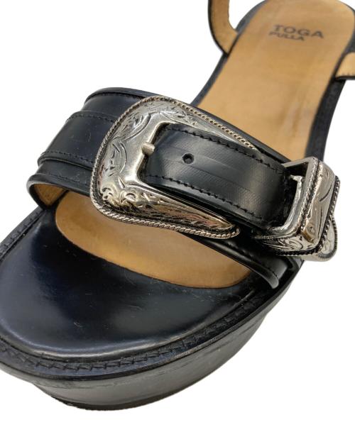 TOGA PULLA（トーガ プルラ）TOGA PULLA (トーガ プルラ) バックルサンダル ブラック サイズ:SIZE 37の古着・服飾アイテム