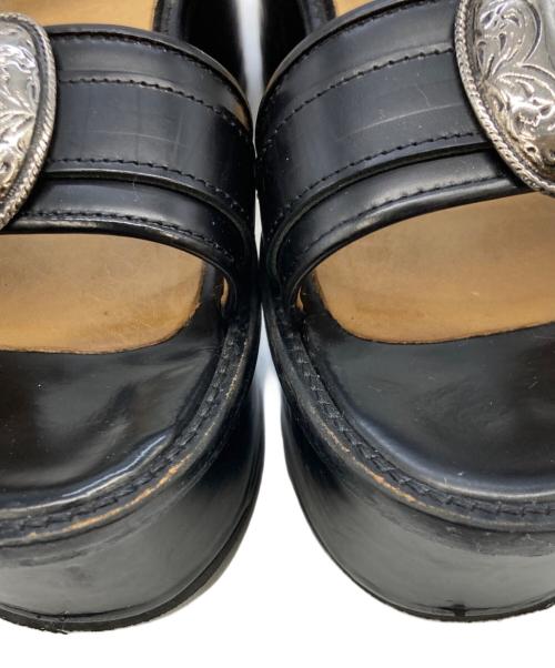 TOGA PULLA（トーガ プルラ）TOGA PULLA (トーガ プルラ) バックルサンダル ブラック サイズ:SIZE 37の古着・服飾アイテム
