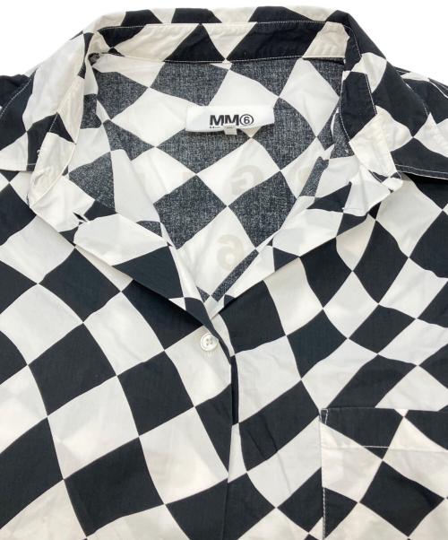 MM6 Maison Margiela（エムエムシックスメゾンマルジェラ）MM6 Maison Margiela (エムエムシックスメゾンマルジェラ) OVERSIZED DISTORTED CHESS PRINT LONG SHIRT ブラック×ホワイト サイズ:SIZE Mの古着・服飾アイテム