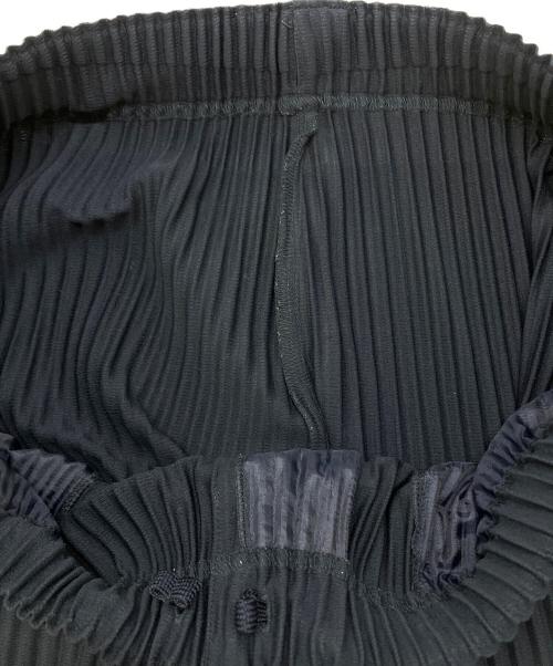 HOMME PLISSE ISSEY MIYAKE（オム プリッセ イッセイ ミヤケ）HOMME PLISSE ISSEY MIYAKE (オム プリッセ イッセイ ミヤケ) BASICS プリーツパンツ ネイビー サイズ:SIZE 3の古着・服飾アイテム