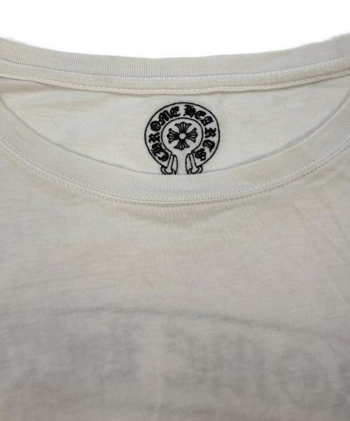 CHROME HEARTS（クロムハーツ）CHROME HEARTS (クロムハーツ) オールド スクロールラベル ホースシューポケットTシャツ ホワイト サイズ:SIZE Lの古着・服飾アイテム