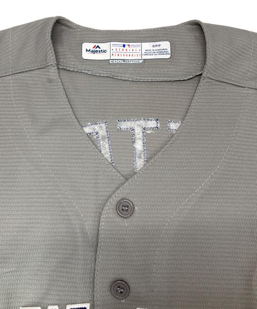 Majestic（マジェスティック）Majestic (マジェスティック) MLB (エムエルビー) ゲームシャツ グレー サイズ:SIZE Sの古着・服飾アイテム