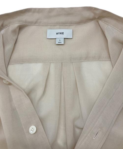 HYKE（ハイク）HYKE (ハイク) ベルテッドスリーブシアーバンドカラーシャツ ベージュ サイズ:SIZE １の古着・服飾アイテム