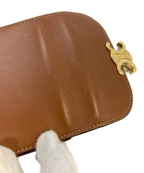 CELINE（セリーヌ）CELINE (セリーヌ) スモール フラップウォレット トリオンフ ブラウンの古着・服飾アイテム
