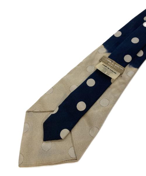 COMME des GARCONS HOMME PLUS（コムデギャルソンオムプリュス）COMME des GARCONS HOMME PLUS (コムデギャルソンオムプリュス) 脱色ポルカドットシルクネクタイ ベージュ×ネイビー サイズ:参考サイズを参照してくださいの古着・服飾アイテム