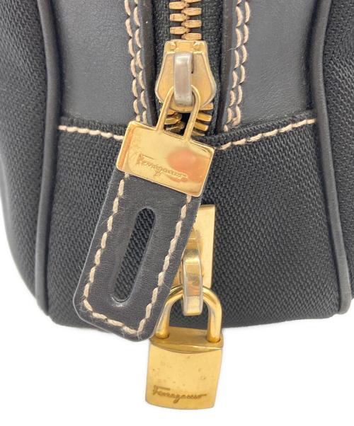Salvatore Ferragamo（サルヴァトーレ フェラガモ）Salvatore Ferragamo (サルヴァトーレ フェラガモ) ガンチーニエンボスワンショルダーバッグ ブラック サイズ:実寸サイズをご参照くださいの古着・服飾アイテム