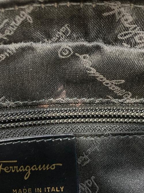 Salvatore Ferragamo（サルヴァトーレ フェラガモ）Salvatore Ferragamo (サルヴァトーレ フェラガモ) ガンチーニエンボスワンショルダーバッグ ブラック サイズ:実寸サイズをご参照くださいの古着・服飾アイテム