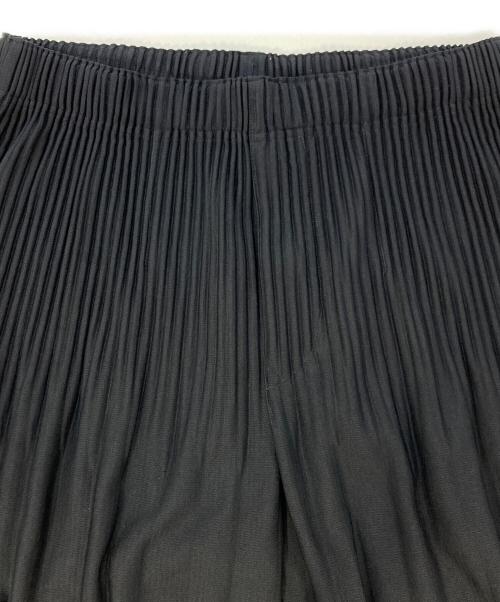 HOMME PLISSE ISSEY MIYAKE（オム プリッセ イッセイ ミヤケ）HOMME PLISSE ISSEY MIYAKE (オム プリッセ イッセイ ミヤケ) BASIC pleated tapered pants ネイビー サイズ:2の古着・服飾アイテム