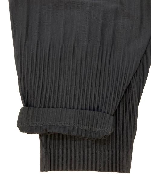 HOMME PLISSE ISSEY MIYAKE（オム プリッセ イッセイ ミヤケ）HOMME PLISSE ISSEY MIYAKE (オム プリッセ イッセイ ミヤケ) BASIC pleated tapered pants ネイビー サイズ:2の古着・服飾アイテム