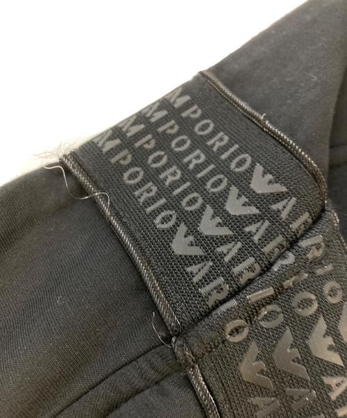 EMPORIO ARMANI（エンポリオ アルマーニ）EMPORIO ARMANI (エンポリオ アルマーニ) ダブルジャージー エンボスエンブロイダリー サイドロゴライン フルジップ トラックジャケット　6R1MF1 1JHSZ ブラック サイズ:SIZE XSの古着・服飾アイテム