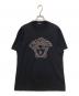 VERSACE（ヴェルサーチェ）の古着「モノフィラメント糸加工ラインストーンTシャツ」｜ブラック