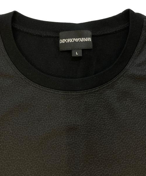 EMPORIO ARMANI（エンポリオ アルマーニ）EMPORIO ARMANI (エンポリオ アルマーニ) 型押しデザインTシャツ ブラック サイズ:Lの古着・服飾アイテム