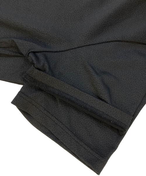 EMPORIO ARMANI（エンポリオ アルマーニ）EMPORIO ARMANI (エンポリオ アルマーニ) 型押しデザインTシャツ ブラック サイズ:Lの古着・服飾アイテム