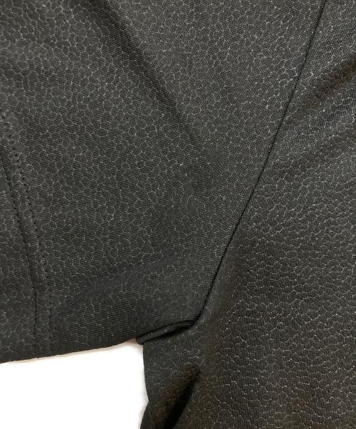 EMPORIO ARMANI（エンポリオ アルマーニ）EMPORIO ARMANI (エンポリオ アルマーニ) 型押しデザインTシャツ ブラック サイズ:Lの古着・服飾アイテム