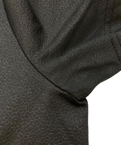 EMPORIO ARMANI（エンポリオ アルマーニ）EMPORIO ARMANI (エンポリオ アルマーニ) 型押しデザインTシャツ ブラック サイズ:Lの古着・服飾アイテム
