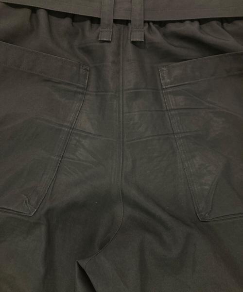 ISSEY MIYAKE MEN（イッセイミヤケメン）ISSEY MIYAKE MEN (イッセイミヤケメン) ベルテッドベイカーパンツ ブラック サイズ:3の古着・服飾アイテム