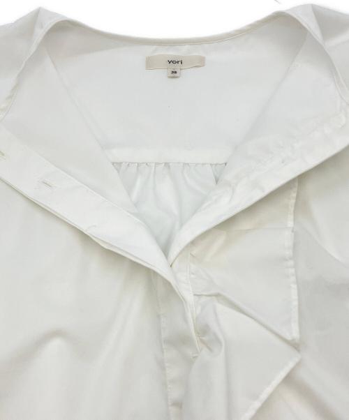YORI（ヨリ）YORI (ヨリ) フリルブラウス ホワイト サイズ:SIZE 38の古着・服飾アイテム