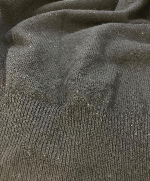 PLAY COMME des GARCONS（プレイコムデギャルソン）PLAY COMME des GARCONS (プレイコムデギャルソン) V-Neck Cardigan With Gold Emblem ブラック サイズ:SIZE XLの古着・服飾アイテム