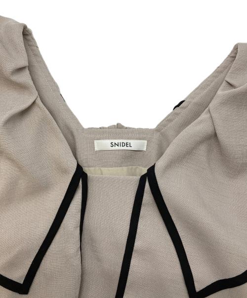 Snidel（スナイデル）Snidel (スナイデル) ラッフルカラーパイピングワンピース ベージュ サイズ:SIZE1の古着・服飾アイテム