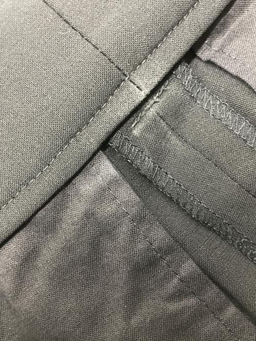 EMPORIO ARMANI（エンポリオアルマーニ）EMPORIO ARMANI (エンポリオアルマーニ) 2タックサイドラインワイドテーパードスラックス ブラック サイズ:SIZE48の古着・服飾アイテム