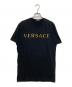 VERSACE（ヴェルサーチェ）の古着「ロゴ刺繍Tシャツ」｜ブラック