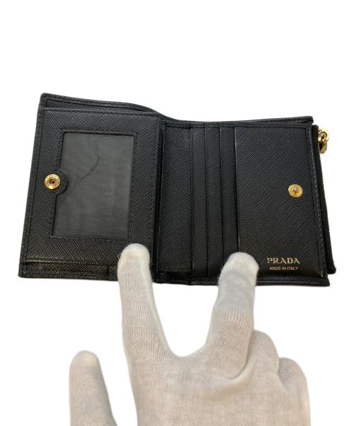 PRADA（プラダ）PRADA (プラダ) サフィアーノ2つ折り財布 ブラック サイズ:実寸サイズをご参照下さい。の古着・服飾アイテム