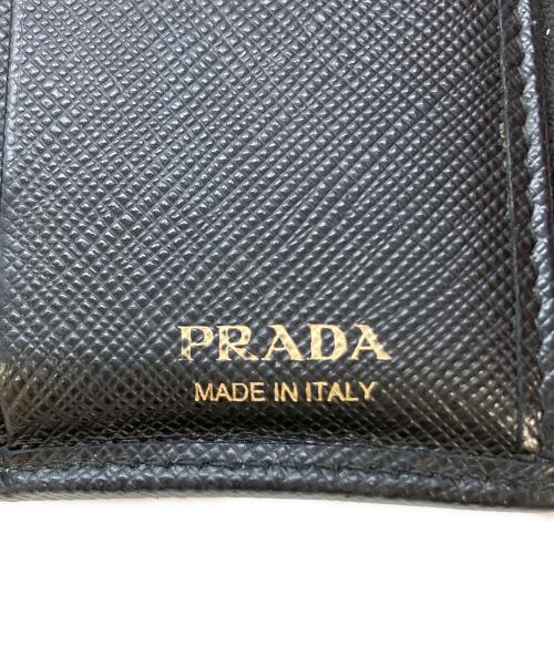 PRADA（プラダ）PRADA (プラダ) サフィアーノ2つ折り財布 ブラック サイズ:実寸サイズをご参照下さい。の古着・服飾アイテム