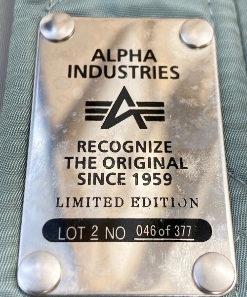 ALPHA INDUSTRIES（アルファインダストリーズ）ALPHA INDUSTRIES (アルファインダストリーズ) MA-1 SOUVENIR DOUBLE DRAGON/リバーシブルMA-1ジャケット グレー×カーキ サイズ:SIZE M 未使用品の古着・服飾アイテム